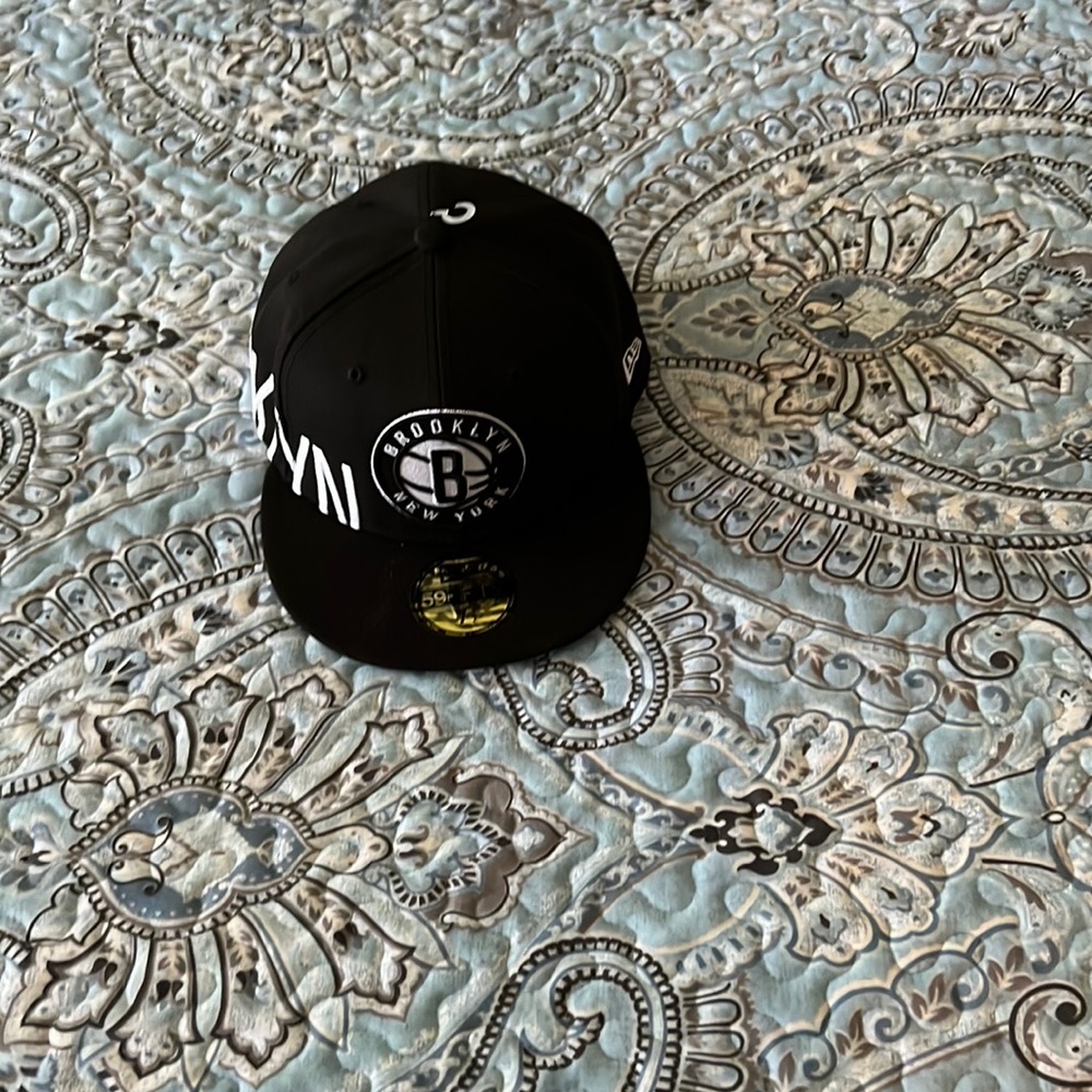 Mens fitted hat. Brooklyn Nets.